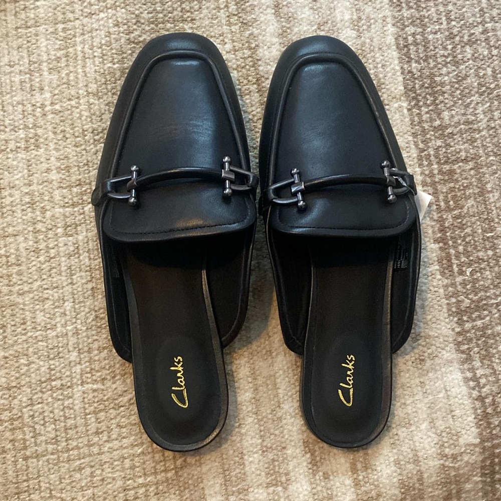 Clarks black leather mule